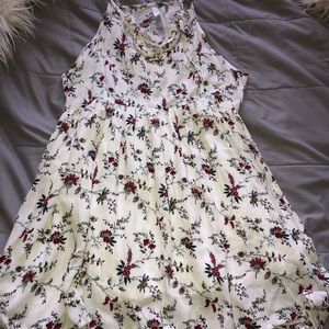 Super cute never worn floral dress!!